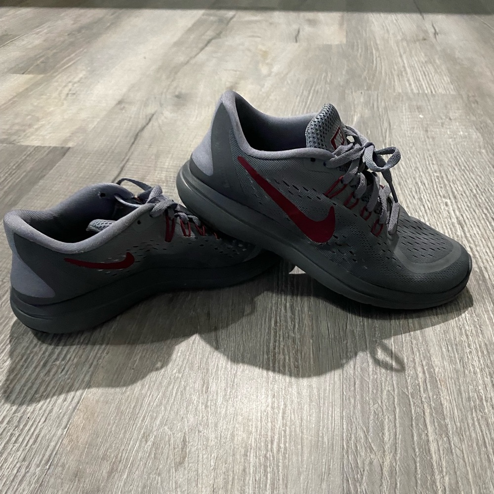 Nike Flex 2017 Run - Size 7